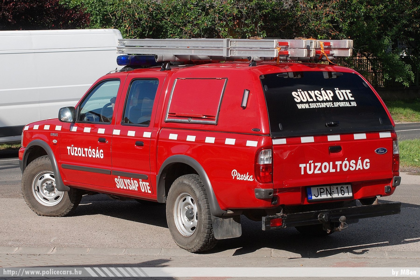 Ford Ranger, Sülysápi Önkéntes Tûzoltó Egyesület, fotó: Bbazsa
Keywords: tûzoltó tûzoltóautó tûzoltóság magyar Magyarország ÖTE hungarian Hungary fire firetruck JPN-161