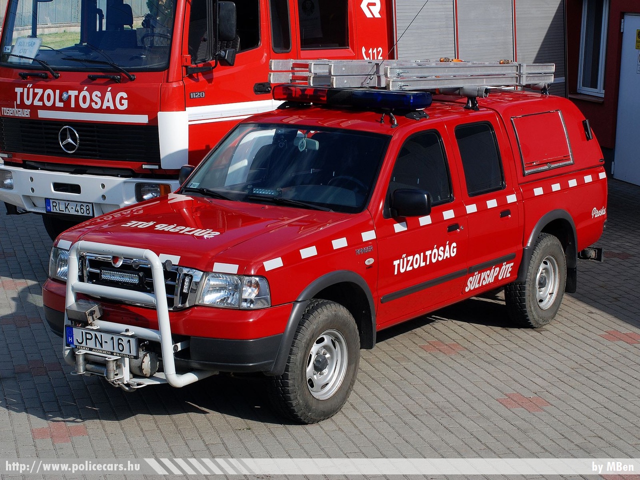 Ford Ranger, Sülysápi Önkéntes Tûzoltó Egyesület, fotó: Bbazsa
Keywords: tûzoltó tûzoltóautó tûzoltóság magyar Magyarország ÖTE hungarian Hungary fire firetruck JPN-161