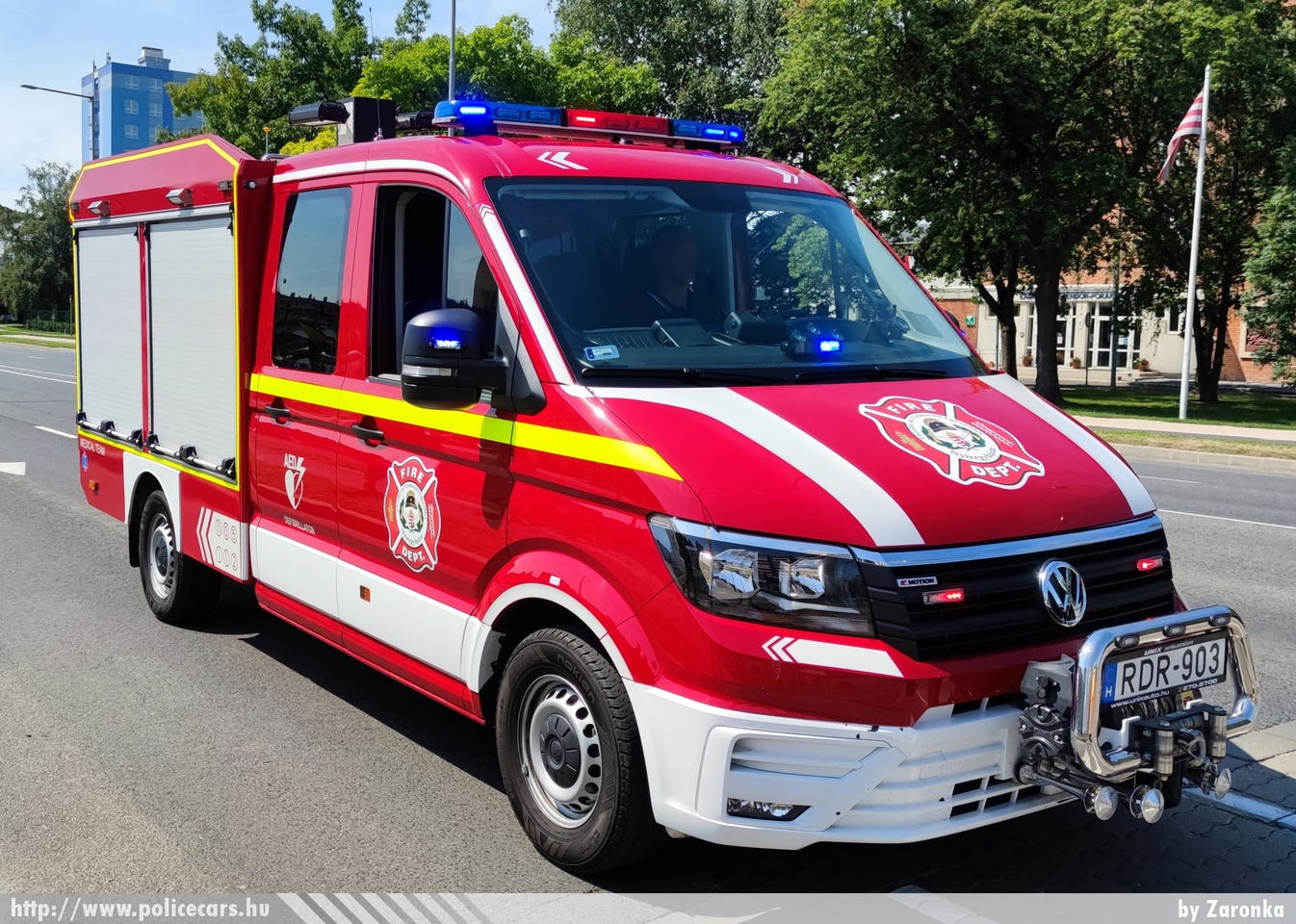 Volkswagen Crafter, Nyíregyházi Önkéntes Tûzoltó és Vízimentõ Egyesület, fotó: Zaronka
Keywords: tûzoltó tûzoltóautó tûzoltóság magyar Magyarország ÖTE hungarian Hungary fire firetruck RDR-903