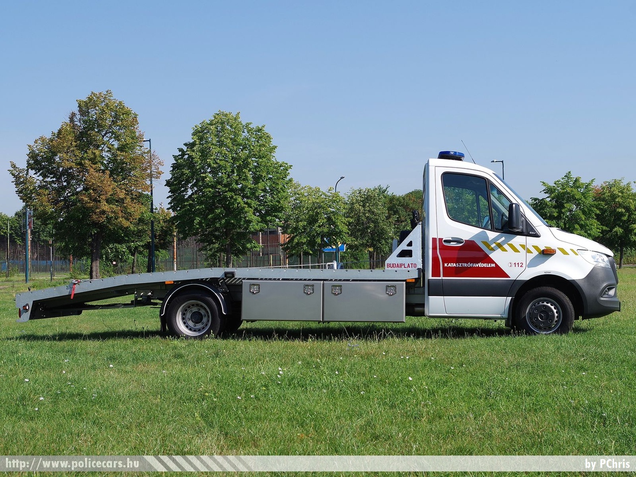 Mercedes Sprinter III, BM OKF Gazdasági Ellátó Központ, fotó: PChris
Keywords: tûzoltóautó tûzoltó tûzoltóság magyar Magyarország katasztrófavédelem fire firetruck Hungary hungarian SAW-347