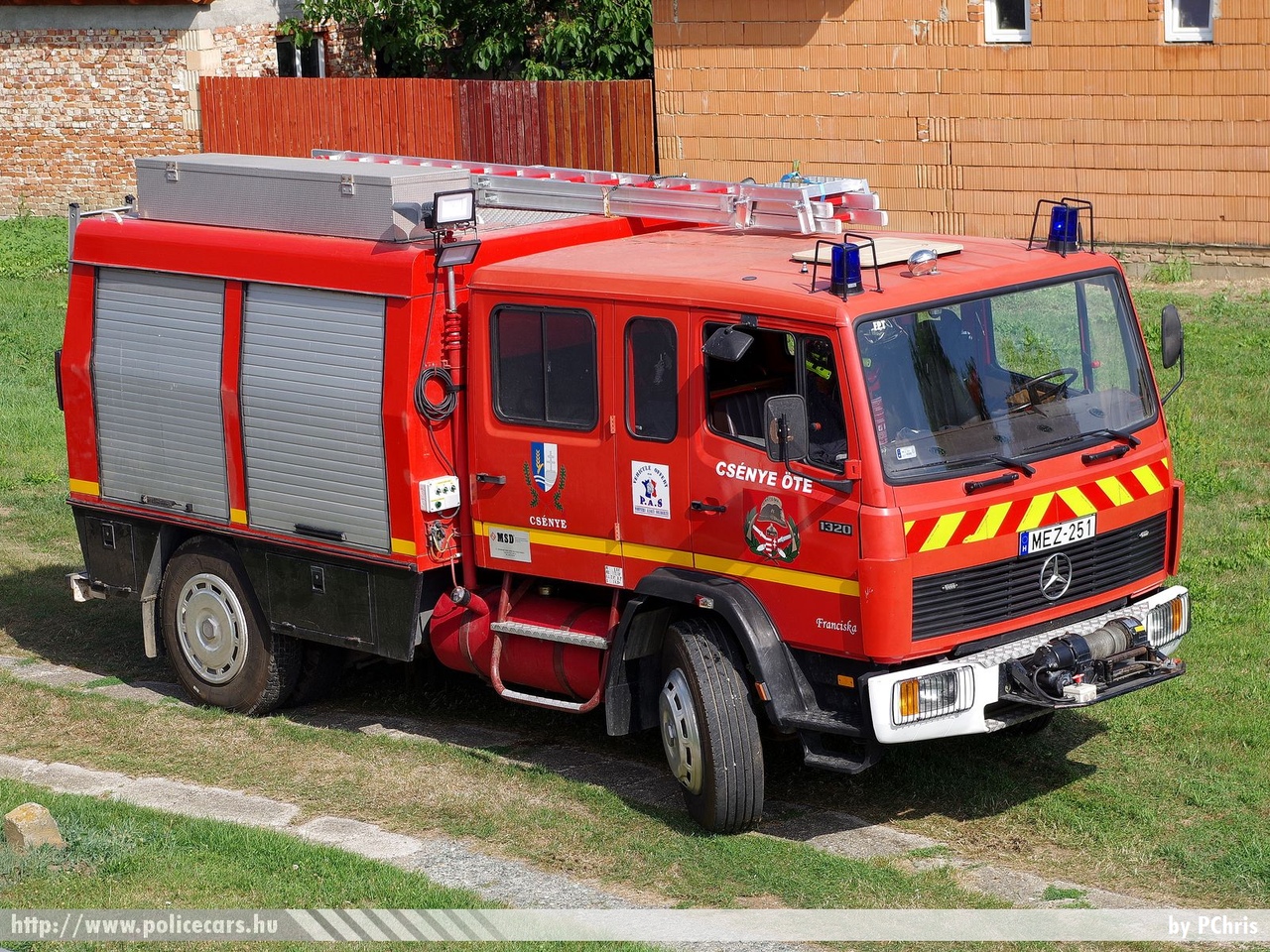 Mercedes-Benz 1320, Csénye Község Önkéntes Tûzoltó Egyesülete, fotó: PChris
Keywords: tûzoltó tûzoltóautó tûzoltóság magyar Magyarország ÖTE hungarian Hungary fire firetruck MEZ-251