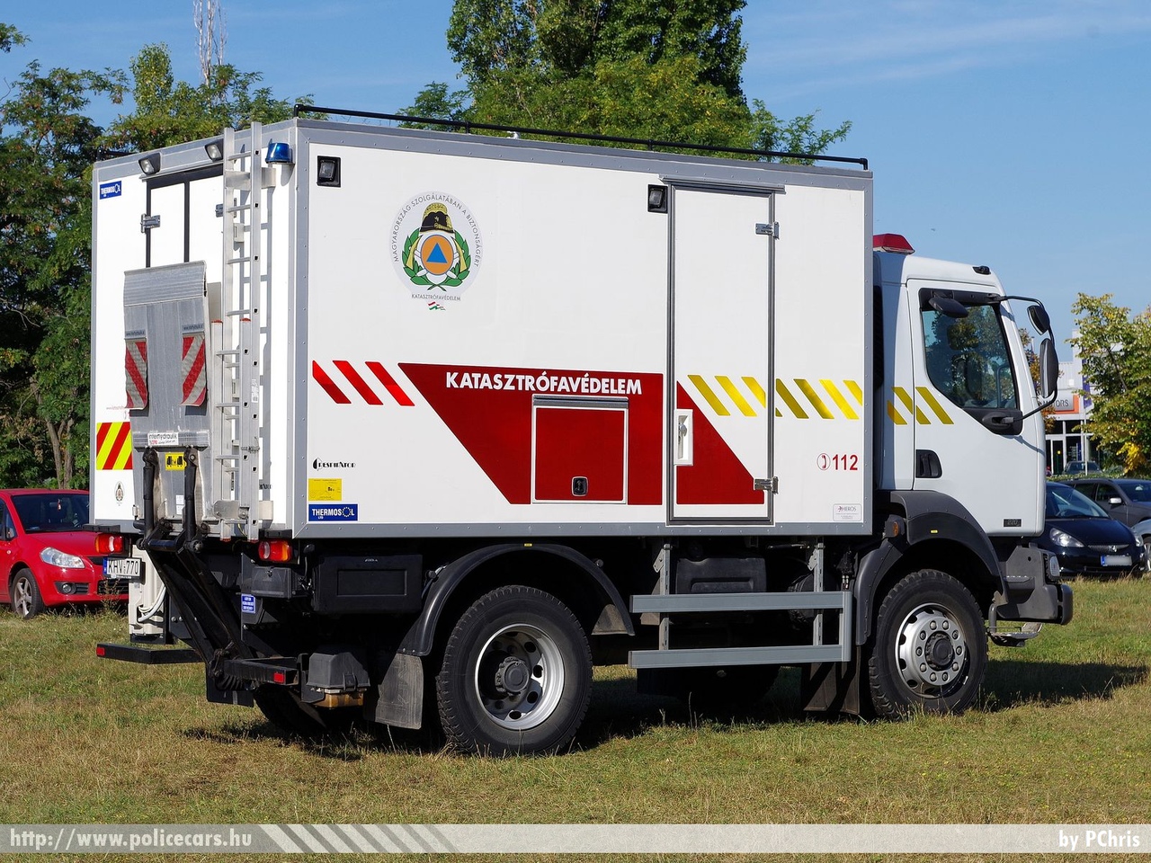 Renault Midlum 220 dCi 4x4, Országos Katasztrófavédelmi Fõigazgatóság, fotó: PChris
Keywords: tûzoltóautó tûzoltó tûzoltóság magyar Magyarország katasztrófavédelem fire firetruck Hungary hungarian KHV-770
