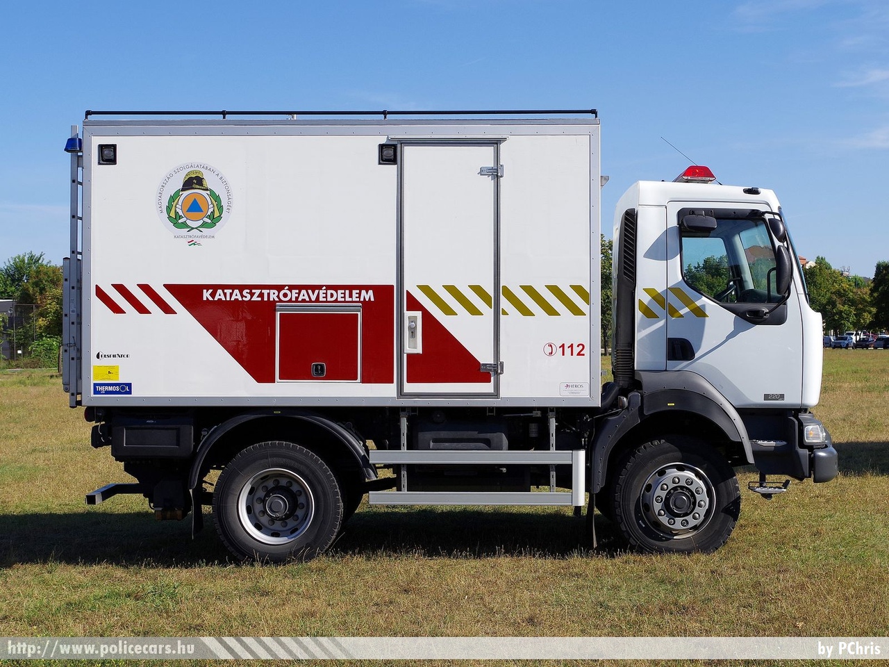 Renault Midlum 220 dCi 4x4, Országos Katasztrófavédelmi Fõigazgatóság, fotó: PChris
Keywords: tûzoltóautó tûzoltó tûzoltóság magyar Magyarország katasztrófavédelem fire firetruck Hungary hungarian KHV-770