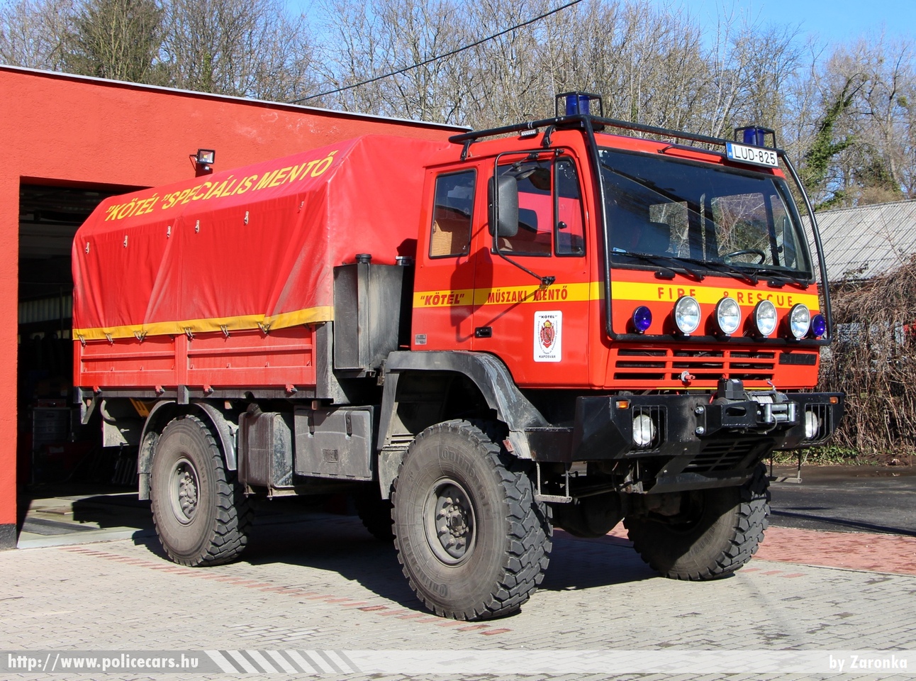Steyr 12M18 , Kaposvári Önkéntes Tûzoltó és Életmentõ Egyesület, fotó: Zaronka
Keywords: tûzoltó tûzoltóautó tûzoltóság magyar Magyarország ÖTE hungarian Hungary fire firetruck LUD-825