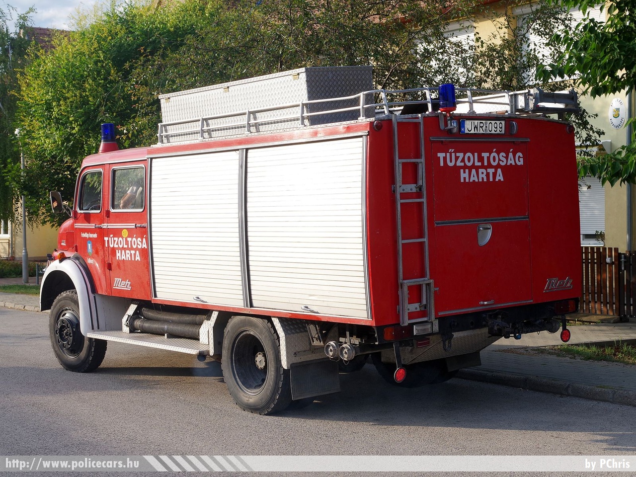 Mercedes 1113 Metz, Hartai Önkéntes Tûzoltó Egyesület, fotó: PChris
Keywords: tûzoltó tûzoltóautó tûzoltóság magyar Magyarország ÖTE hungarian Hungary fire firetruck JWR-099