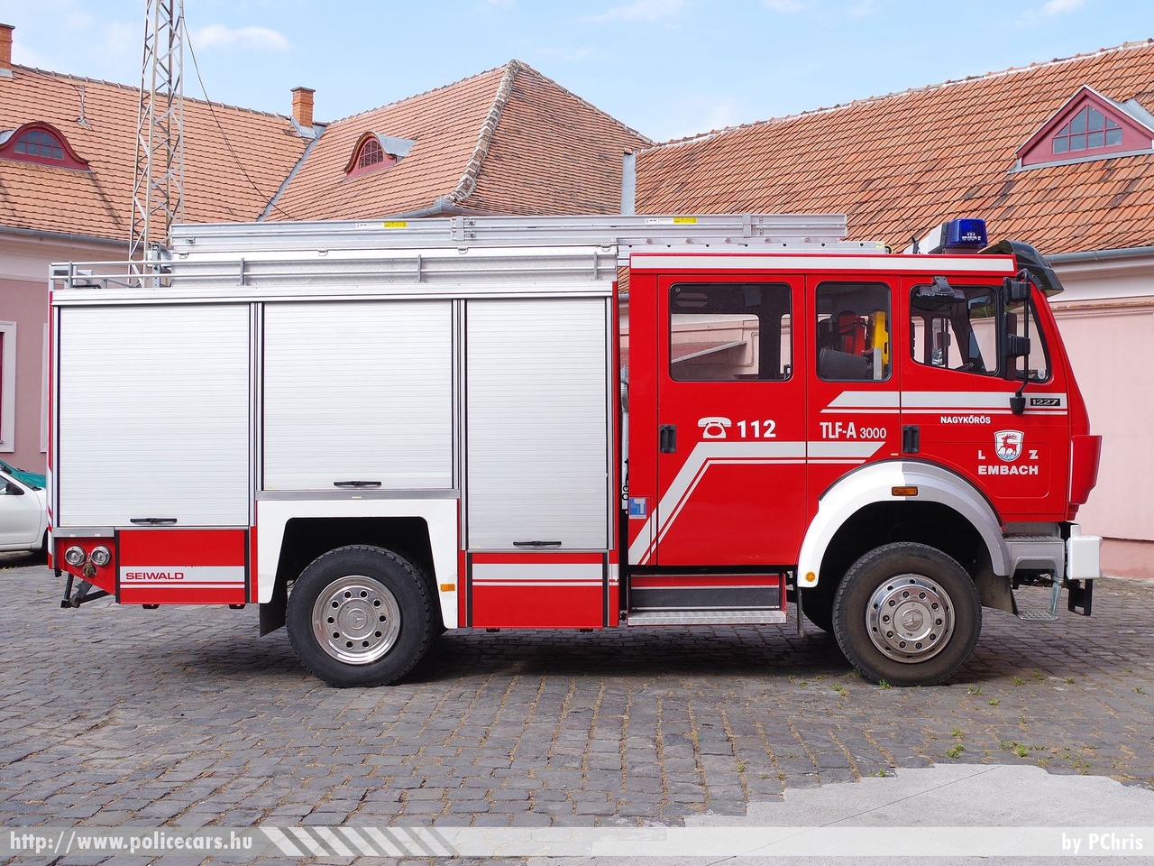 Mercedes 1227 TLF-A 3000 , Nagykõrösi Önkormányzati Tûzoltóparancsnokság, fotó: PChris
Keywords: tûzoltóautó tûzoltó ÖTP tûzoltóság magyar Magyarország fire firetruck Hungary hungarian SKG-070