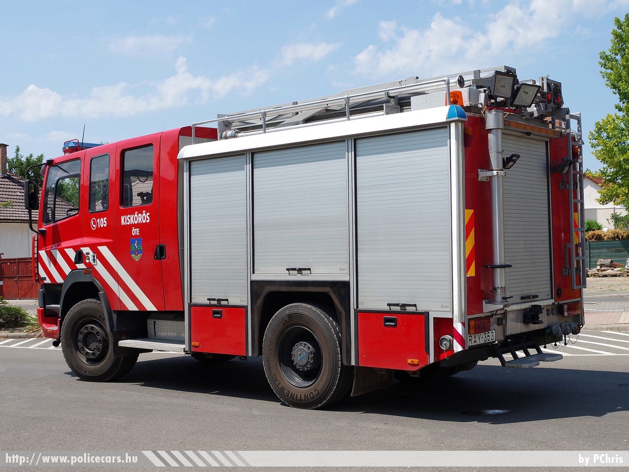 DAF FFV 75.270, Kiskõrös Város Önkéntes Tûzoltó Egyesülete, fotó: PChris
Keywords: tûzoltó tûzoltóautó tûzoltóság magyar Magyarország ÖTE hungarian Hungary fire firetruck RAY-353