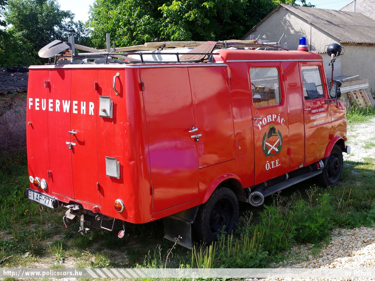Opel Blitz, Porpác Község Önkéntes Tûzoltó Egyesülete, fotó: PChris
Keywords: tûzoltó tûzoltóautó tûzoltóság magyar Magyarország ÖTE hungarian Hungary fire firetruck IAF-771