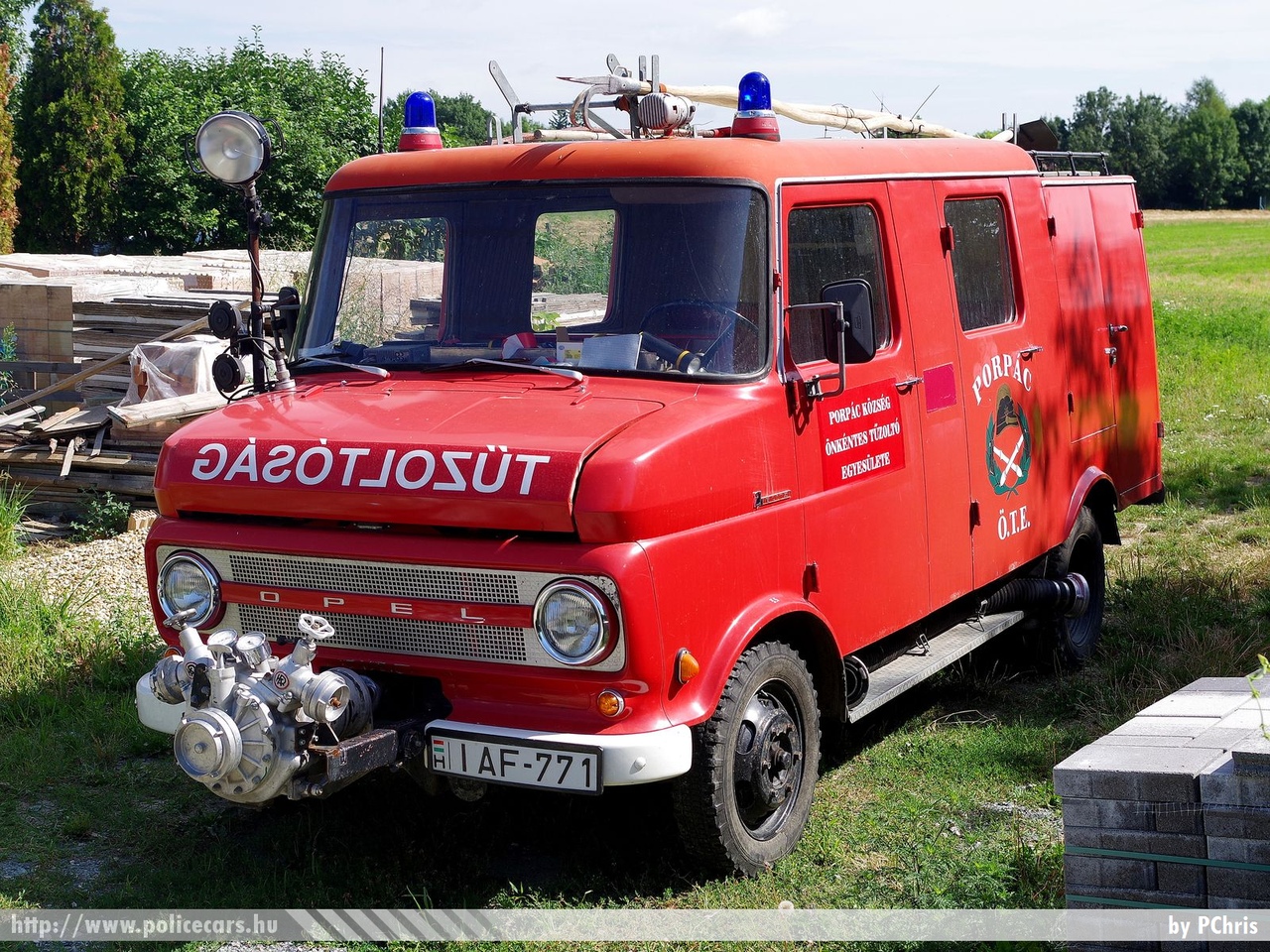 Opel Blitz, Porpác Község Önkéntes Tûzoltó Egyesülete, fotó: PChris
Keywords: tûzoltó tûzoltóautó tûzoltóság magyar Magyarország ÖTE hungarian Hungary fire firetruck IAF-771