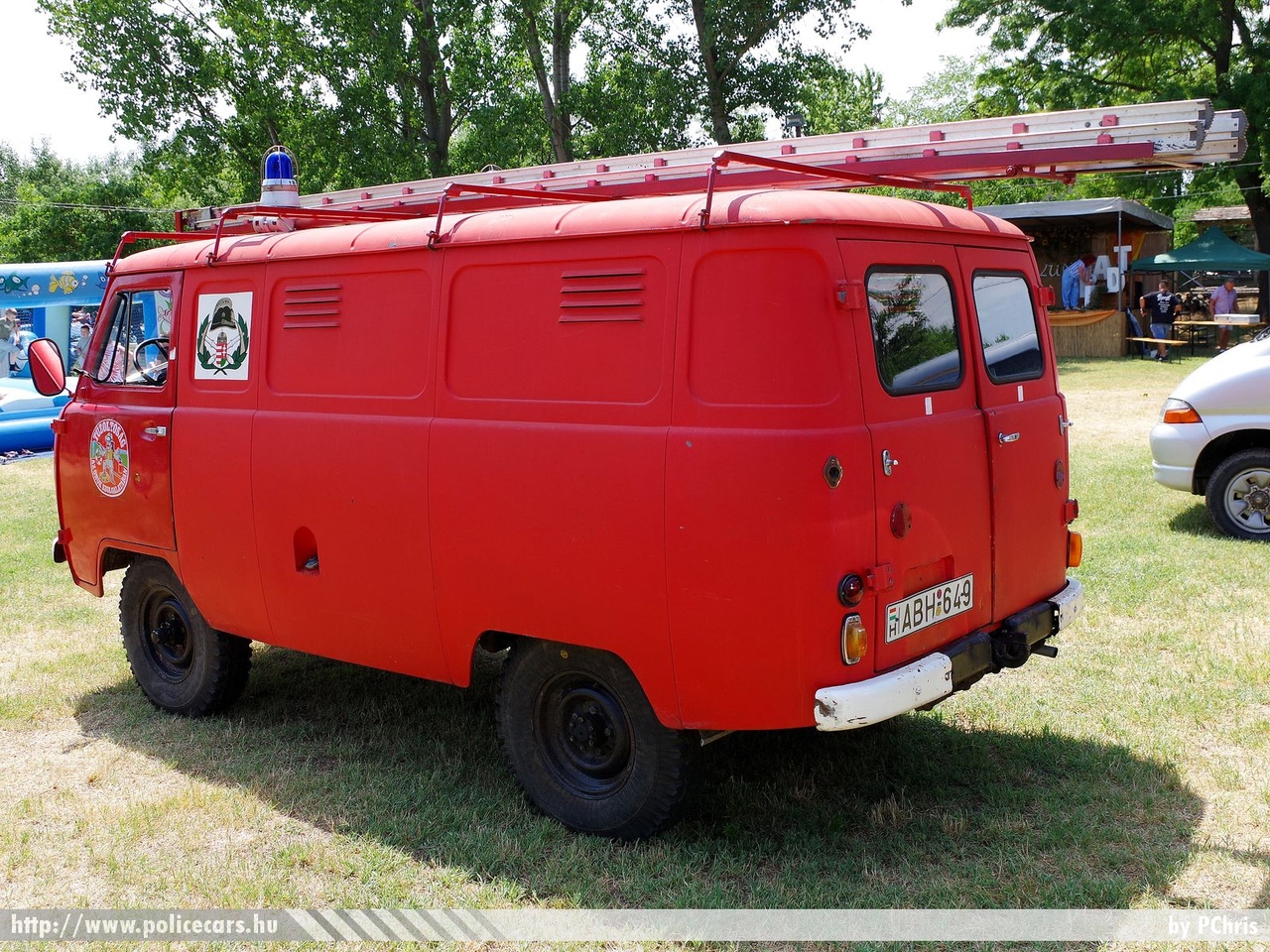 UAZ 452,  Önkéntes Tûzoltó Egyesület Tabdi, fotó: PChris
Keywords: tûzoltó tûzoltóautó tûzoltóság magyar Magyarország ÖTE hungarian Hungary fire firetruck ABH-649