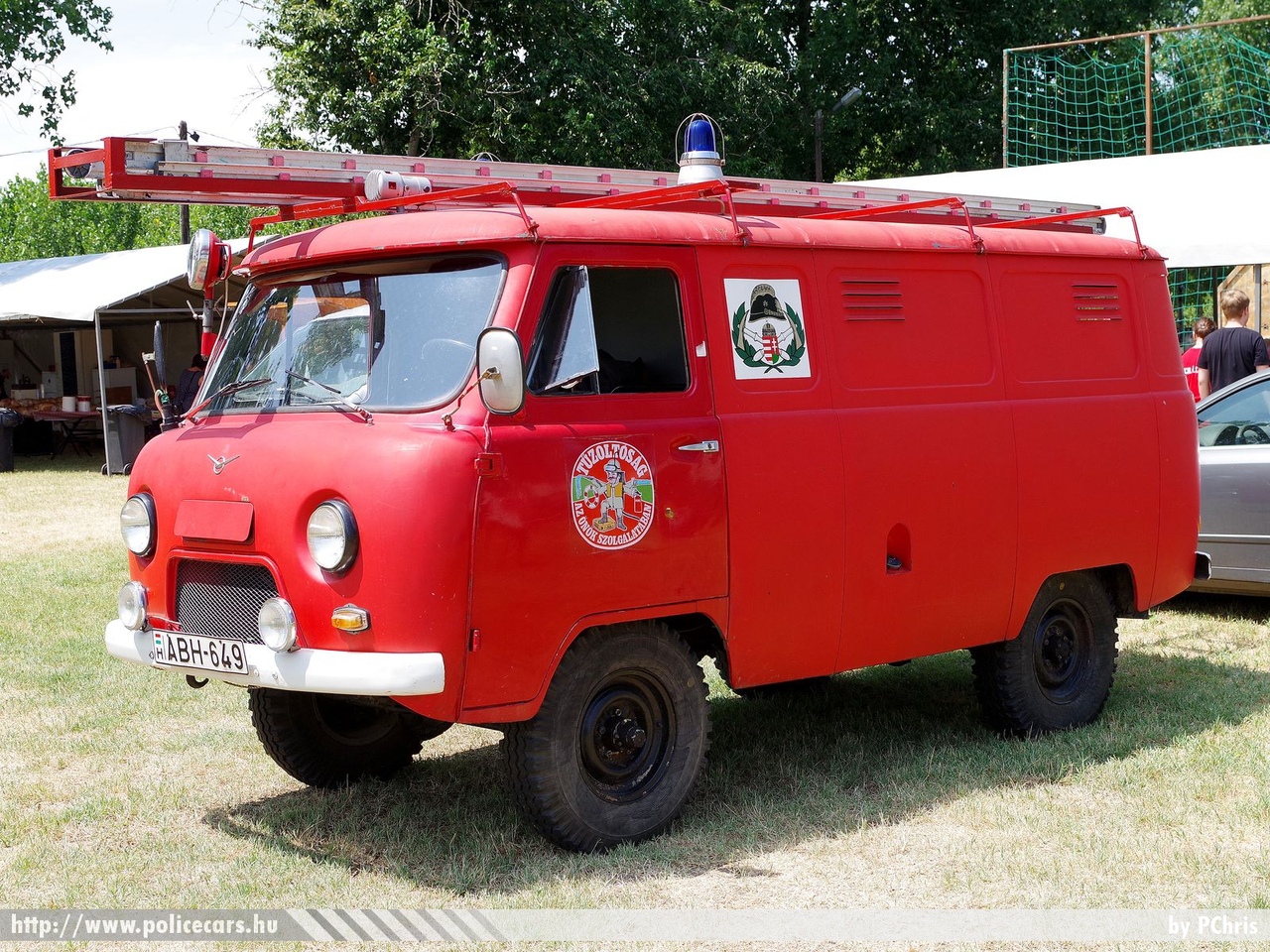 UAZ 452,  Önkéntes Tûzoltó Egyesület Tabdi, fotó: PChris
Keywords: tûzoltó tûzoltóautó tûzoltóság magyar Magyarország ÖTE hungarian Hungary fire firetruck ABH-649