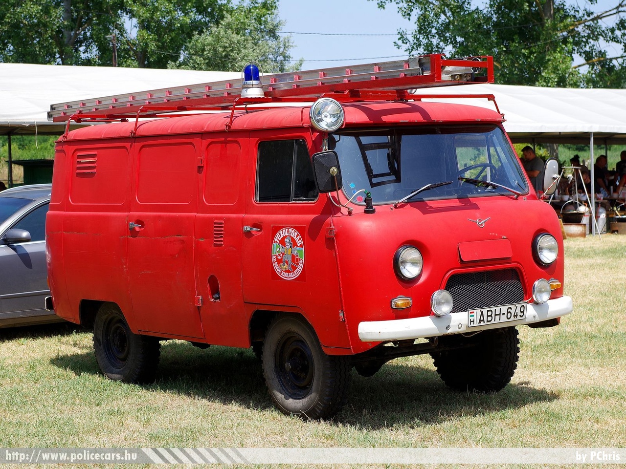 UAZ 452,  Önkéntes Tûzoltó Egyesület Tabdi, fotó: PChris
Keywords: tûzoltó tûzoltóautó tûzoltóság magyar Magyarország ÖTE hungarian Hungary fire firetruck ABH-649