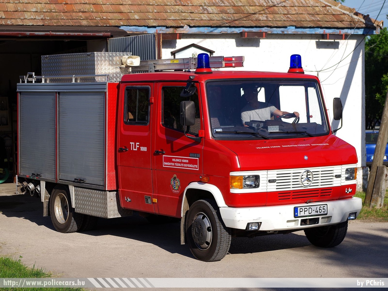 Mercedes 814D Lohr TLF 1000, Velence Város Önkéntes Tûzoltó Egyesülete, fotó: PChris
Keywords: tûzoltó tûzoltóautó tûzoltóság magyar Magyarország ÖTE hungarian Hungary fire firetruck PPD-465
