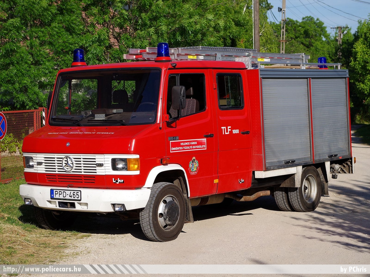 Mercedes 814D Lohr TLF 1000, Velence Város Önkéntes Tûzoltó Egyesülete, fotó: PChris
Keywords: tûzoltó tûzoltóautó tûzoltóság magyar Magyarország ÖTE hungarian Hungary fire firetruck PPD-465