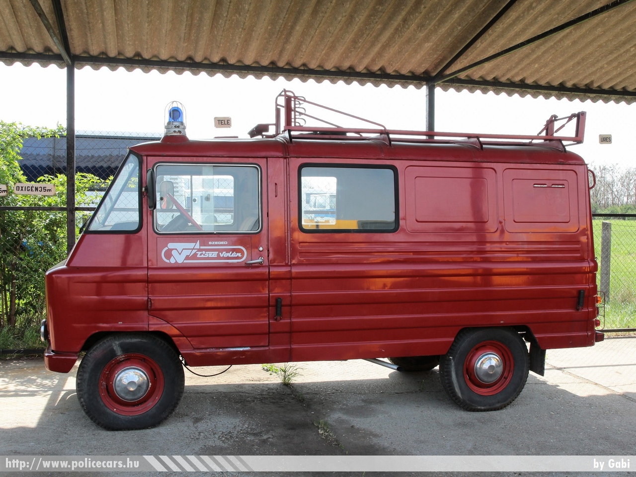 Zuk A15, Tisza Volán, fotó: Gabi
Keywords: létesítményi tûzoltó tûzoltóautó tûzoltóság magyar Magyarország fire firetruck Hungary hungarian CJH-223