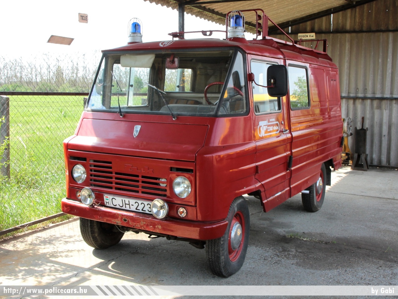 Zuk A15, Tisza Volán, fotó: Gabi
Keywords: létesítményi tûzoltó tûzoltóautó tûzoltóság magyar Magyarország fire firetruck Hungary hungarian CJH-223