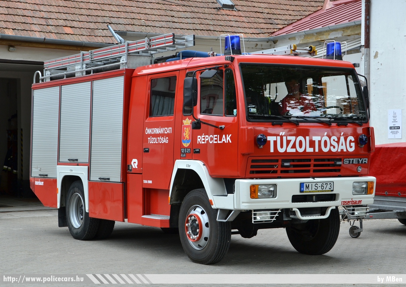 Steyr 12S21 4x4 TLF2000 Rosenbauer, Répcelaki Önkormányzati Tûzoltóparancsnokság, fotó: MBen
Keywords: tûzoltóautó tûzoltó ÖTP tûzoltóság magyar Magyarország fire firetruck Hungary hungarian MIS-673