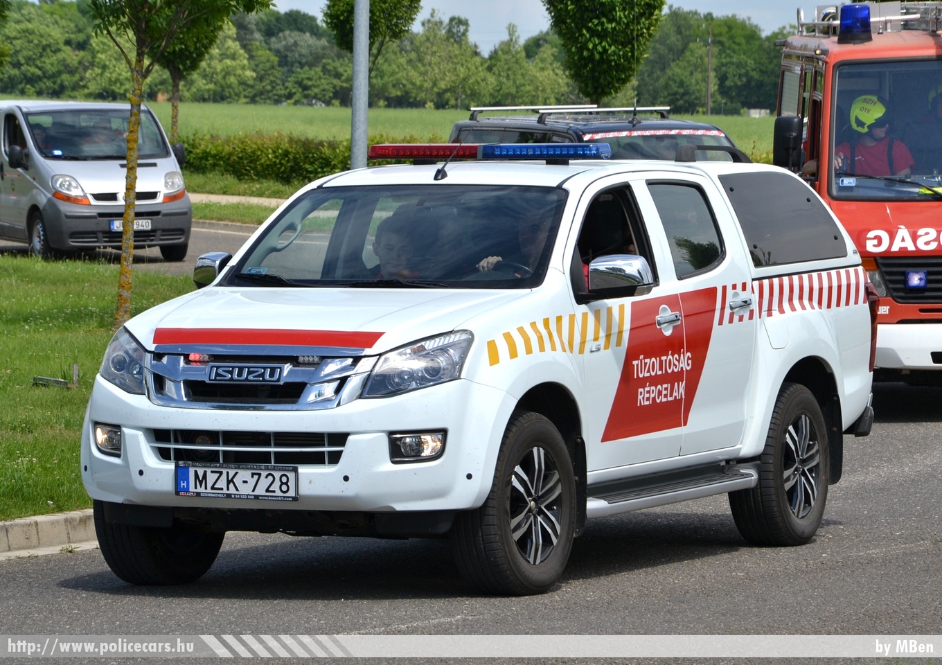 Isuzu D-Max, Répcelaki Önkormányzati Tûzoltóparancsnokság, fotó: MBen
Keywords: tûzoltóautó tûzoltó ÖTP tûzoltóság magyar Magyarország fire firetruck Hungary hungarian MZK-728