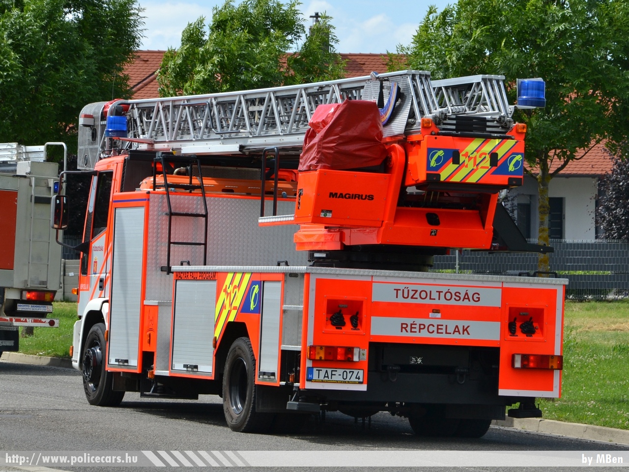 SCANIA 113H 310 Wolf-Reiter TLFA4000, Répcelaki Önkormányzati Tûzoltóparancsnokság, fotó: MBen
Keywords: tûzoltóautó tûzoltó ÖTP tûzoltóság magyar Magyarország fire firetruck Hungary hungarian TAF-074