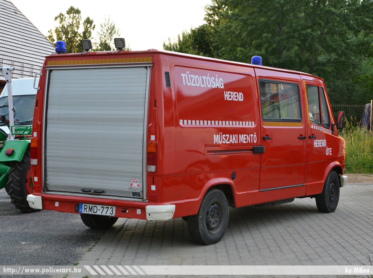 Mercedes-Benz 310,  Herend Város Polgárõr és Önkéntes Tûzoltó Egyesület, fotó: MBen
Keywords: tûzoltó tûzoltóautó tûzoltóság magyar Magyarország ÖTE hungarian Hungary fire firetruck RMD-773