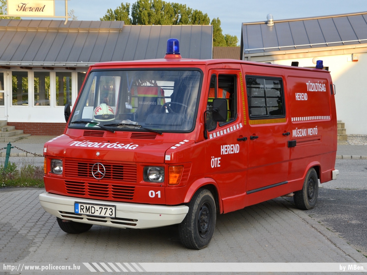 Mercedes-Benz 310,  Herend Város Polgárõr és Önkéntes Tûzoltó Egyesület, fotó: MBen
Keywords: tûzoltó tûzoltóautó tûzoltóság magyar Magyarország ÖTE hungarian Hungary fire firetruck RMD-773