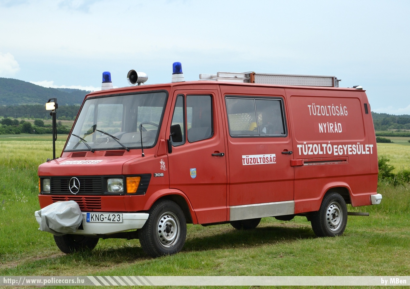 Mercedes-Benz 308, Nyirádi Önkéntes Tûzoltó Egyesület, fotó: MBen
Keywords: tûzoltó tûzoltóautó tûzoltóság magyar Magyarország ÖTE hungarian Hungary fire firetruck KNG-423