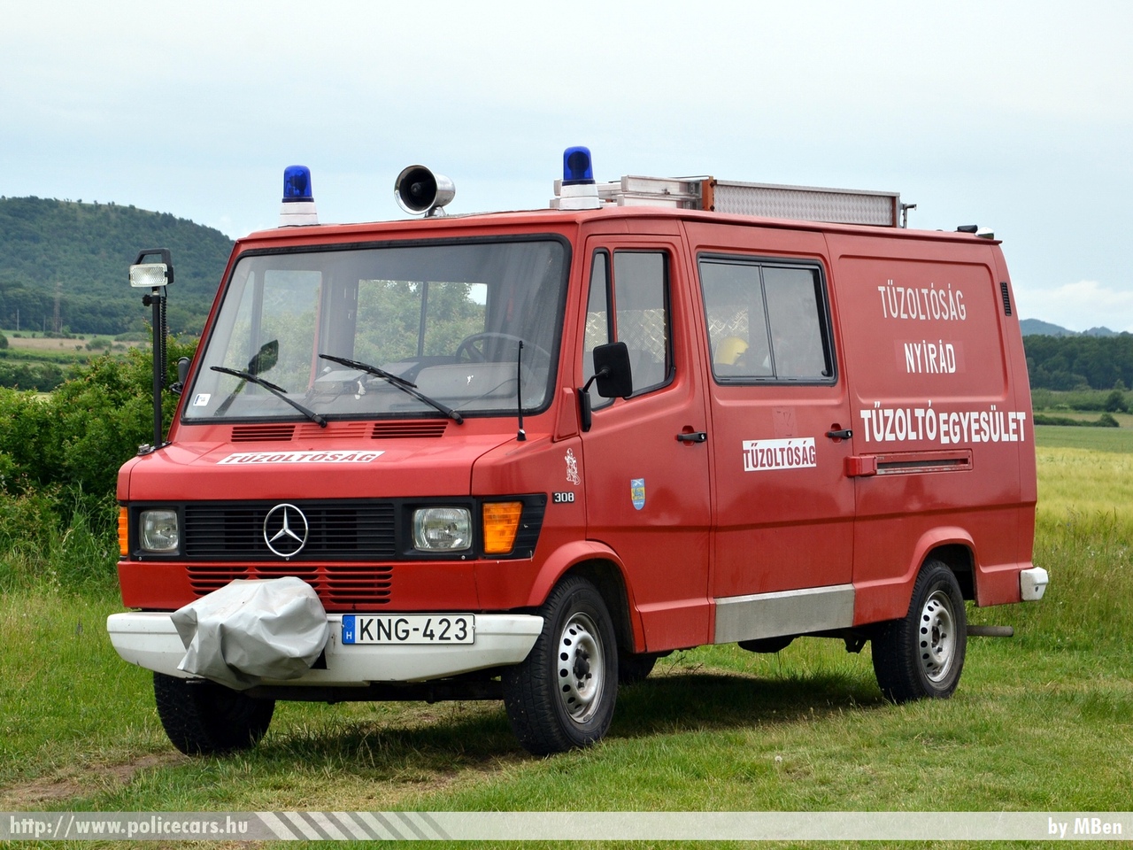 Mercedes-Benz 308, Nyirádi Önkéntes Tûzoltó Egyesület, fotó: MBen
Keywords: tûzoltó tûzoltóautó tûzoltóság magyar Magyarország ÖTE hungarian Hungary fire firetruck KNG-423