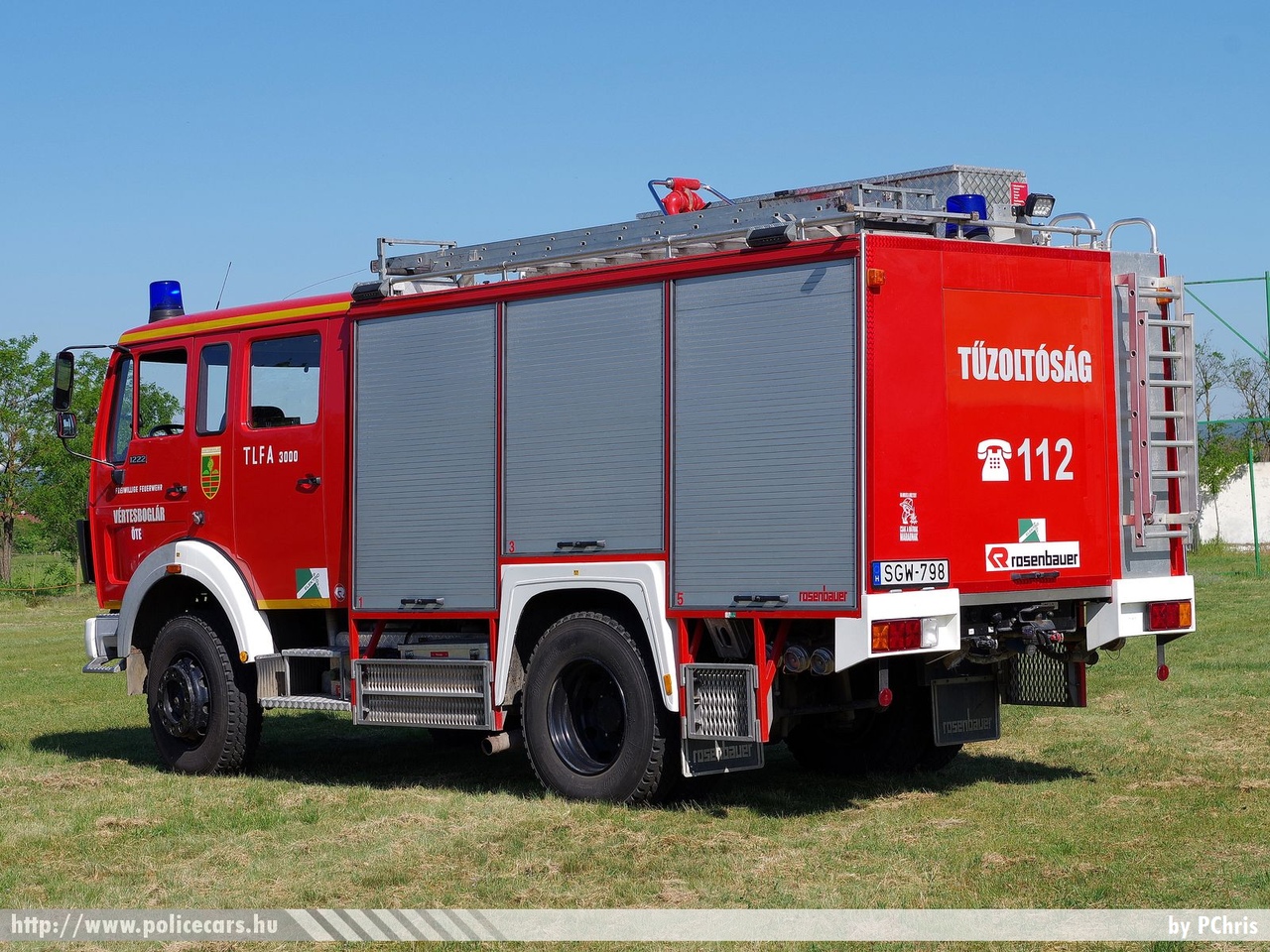 Mercedes-Benz 1222 TLFA 3000, Vértesboglár Község Önkéntes Tûzoltó Egyesülete, fotó: PChris
Keywords: tûzoltó tûzoltóautó tûzoltóság magyar Magyarország ÖTE hungarian Hungary fire firetruck SGW-798