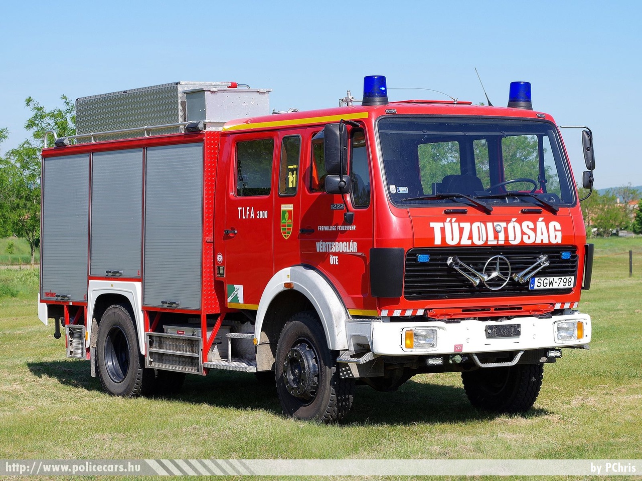 Mercedes-Benz 1222 TLFA 3000, Vértesboglár Község Önkéntes Tûzoltó Egyesülete, fotó: PChris
Keywords: tûzoltó tûzoltóautó tûzoltóság magyar Magyarország ÖTE hungarian Hungary fire firetruck SGW-798