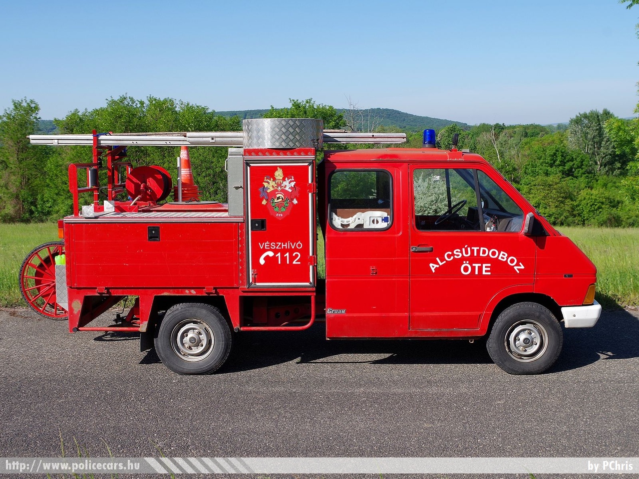 Renault Trafic P1000, Alcsútdoboz Község Önkéntes Tûzoltó Egyesület, fotó: PChris
Keywords: tûzoltó tûzoltóautó tûzoltóság magyar Magyarország ÖTE hungarian Hungary fire firetruck NGZ-906