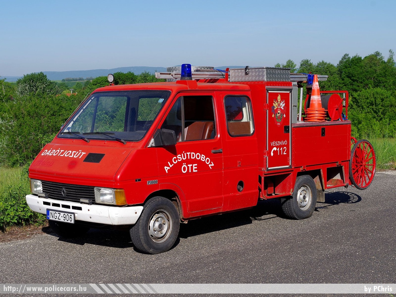 Renault Trafic P1000, Alcsútdoboz Község Önkéntes Tûzoltó Egyesület, fotó: PChris
Keywords: tûzoltó tûzoltóautó tûzoltóság magyar Magyarország ÖTE hungarian Hungary fire firetruck NGZ-906