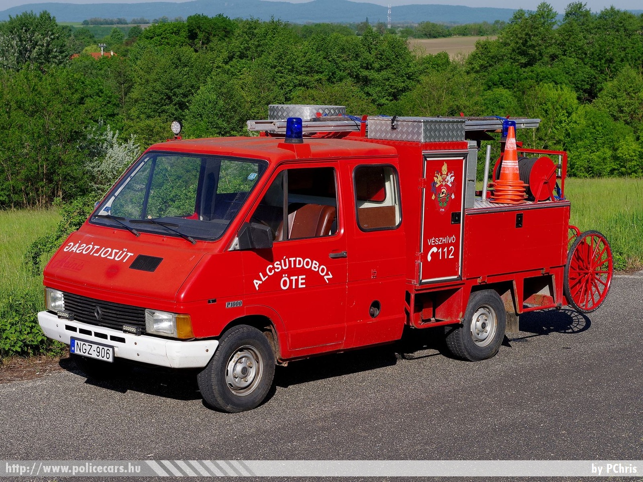 Renault Trafic P1000, Alcsútdoboz Község Önkéntes Tûzoltó Egyesület, fotó: PChris
Keywords: tûzoltó tûzoltóautó tûzoltóság magyar Magyarország ÖTE hungarian Hungary fire firetruck NGZ-906