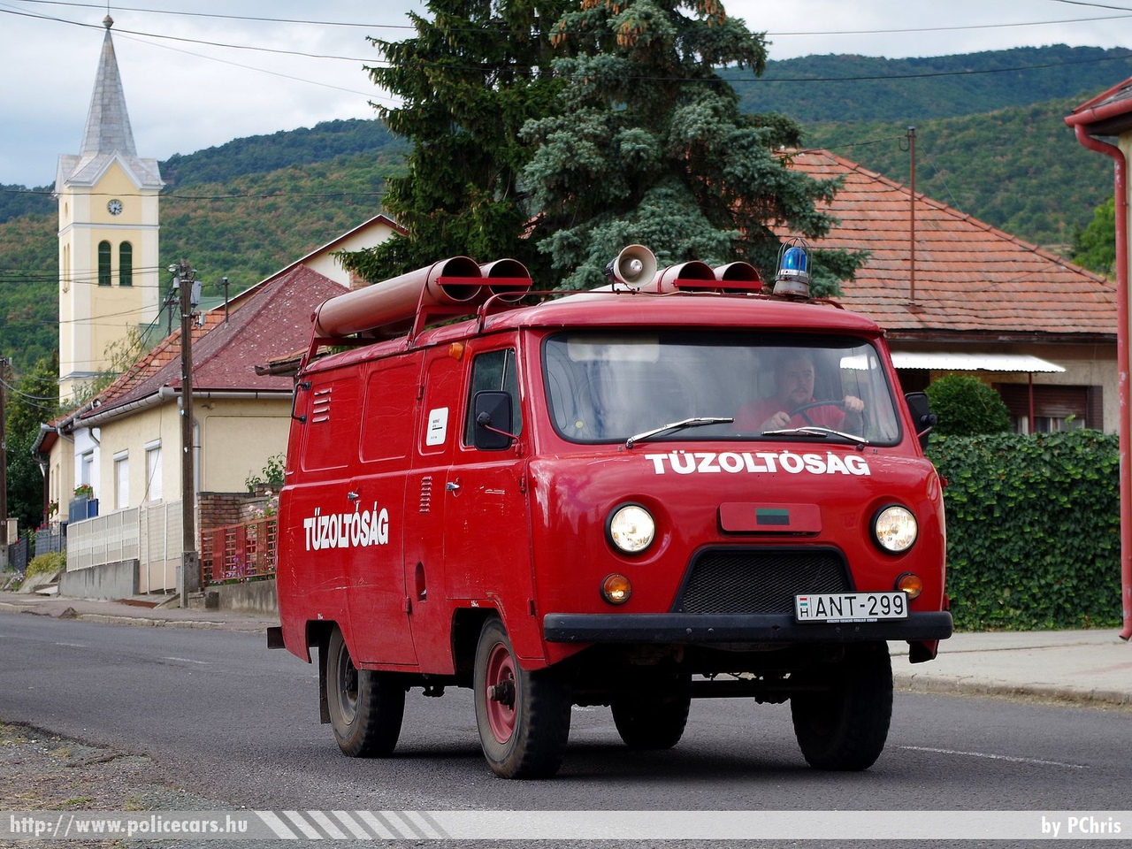 UAZ 452, Községi Önkéntes Tûzoltó Egyesület Markaz, fotó: PChris
Keywords: tûzoltó tûzoltóautó tûzoltóság magyar Magyarország ÖTE hungarian Hungary fire firetruck ANT-299
