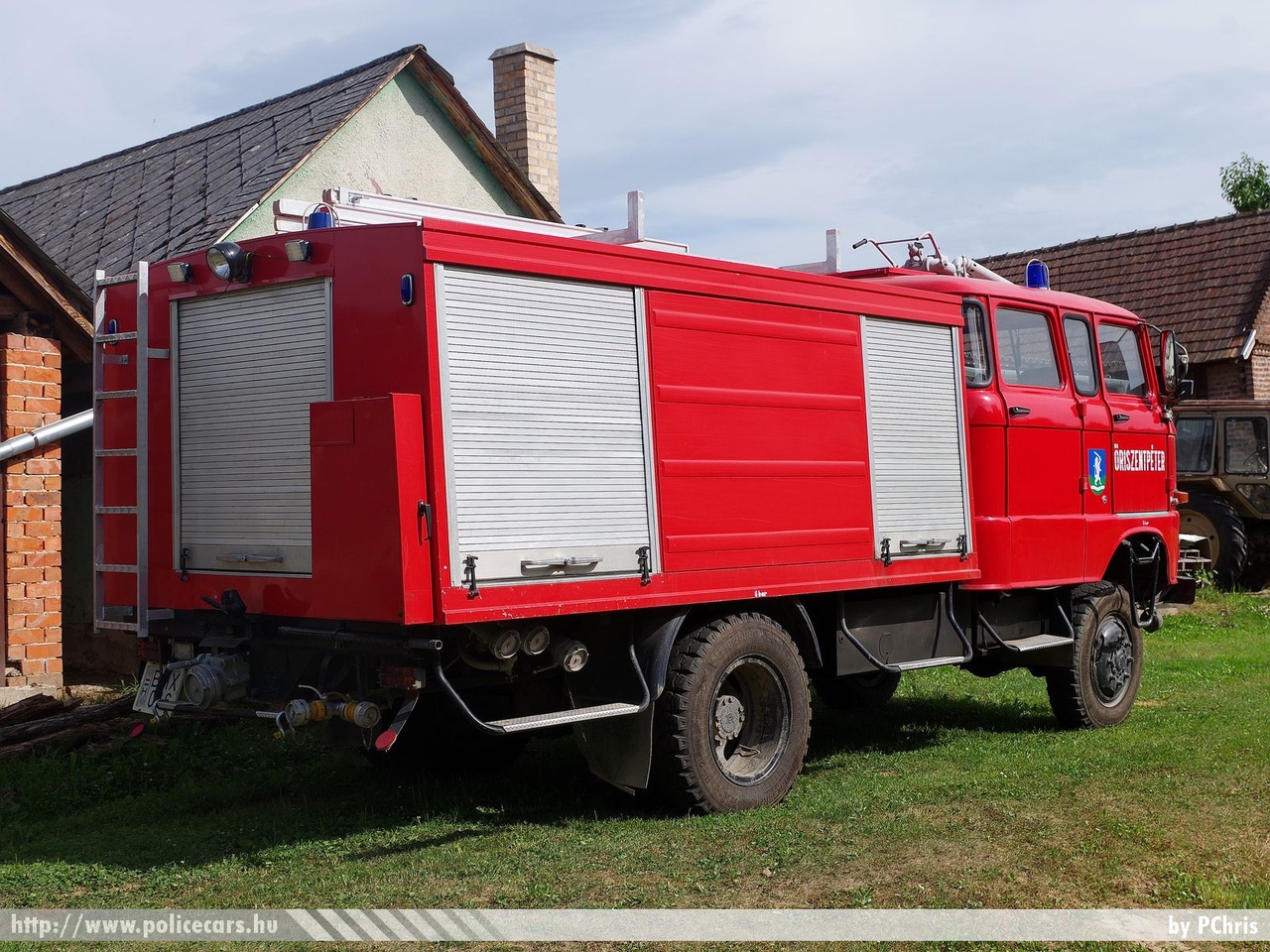 IFA W50LA, Õriszentpéteri Önkéntes Tûzoltó Egyesület, fotó: PChris
Keywords: tûzoltó tûzoltóautó tûzoltóság magyar Magyarország ÖTE hungarian Hungary fire firetruck BHX-016