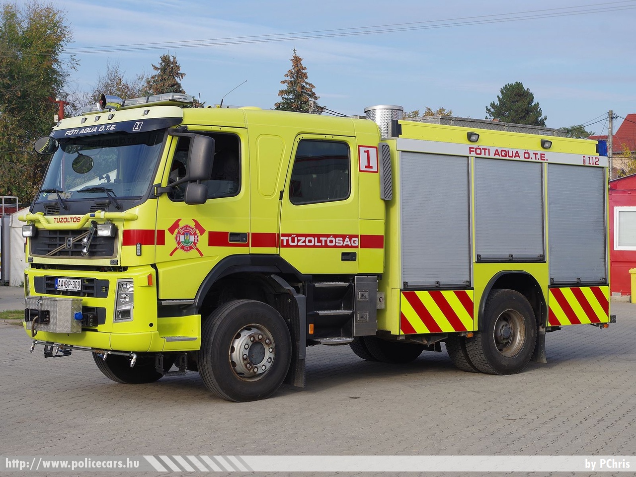 Volvo FM, Fóti Aqua Önkéntes Tûzoltó Egyesület, fotó: PChris
Keywords: tûzoltó tûzoltóautó tûzoltóság magyar Magyarország ÖTE hungarian Hungary fire firetruck AABP-309