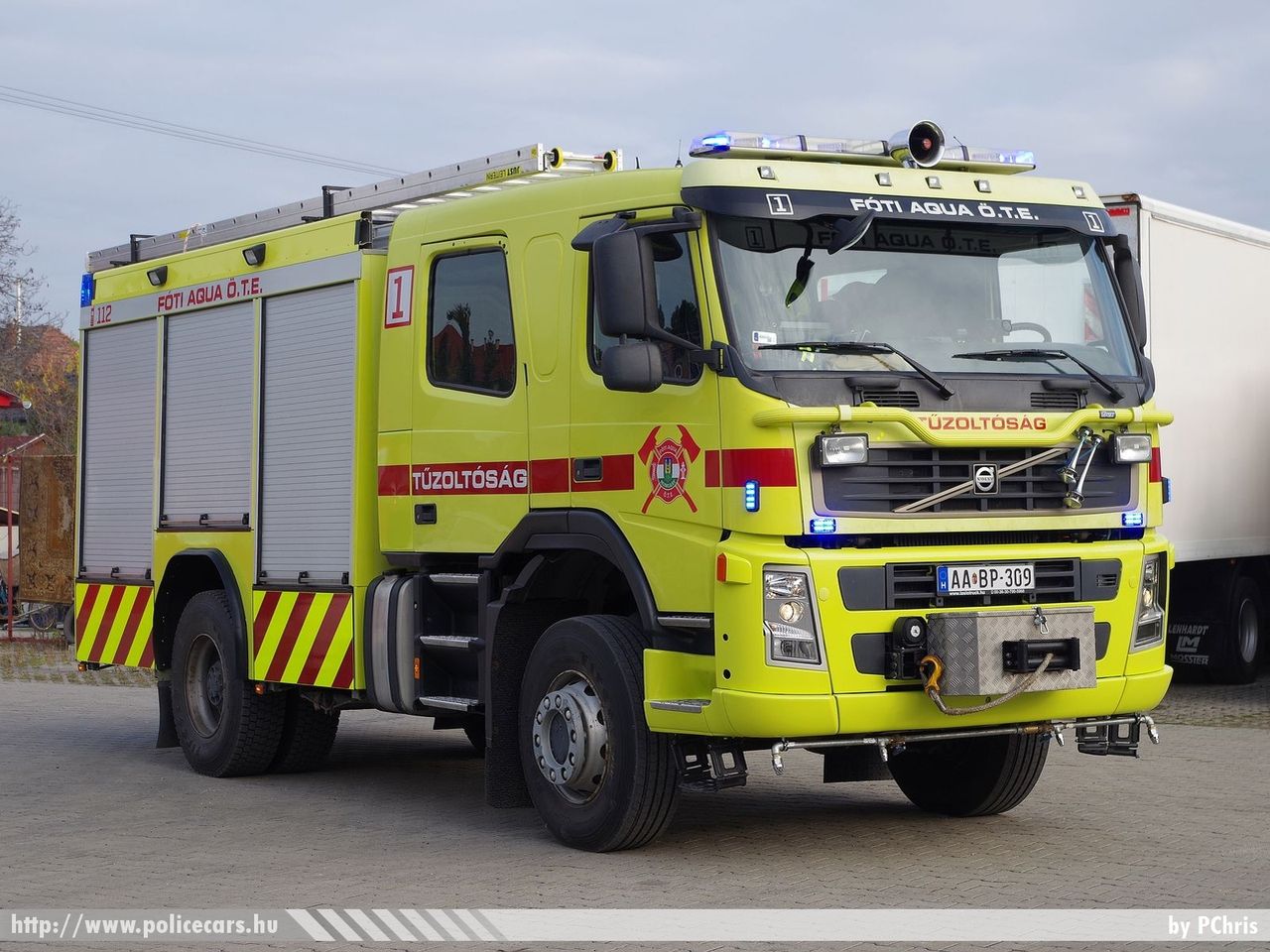 Volvo FM, Fóti Aqua Önkéntes Tûzoltó Egyesület, fotó: PChris
Keywords: tûzoltó tûzoltóautó tûzoltóság magyar Magyarország ÖTE hungarian Hungary fire firetruck AABP-309