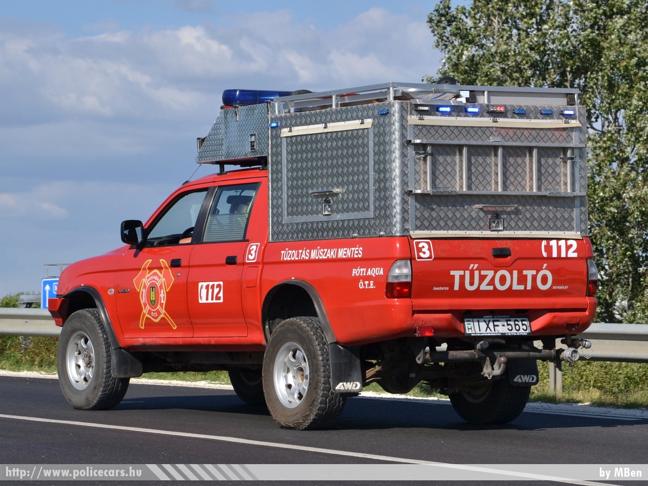 Mitsubishi L200, Fóti Aqua Önkéntes Tûzoltó Egyesület, fotó: MBen
Keywords: tûzoltó tûzoltóautó tûzoltóság magyar Magyarország ÖTE hungarian Hungary fire firetruck IXF-565