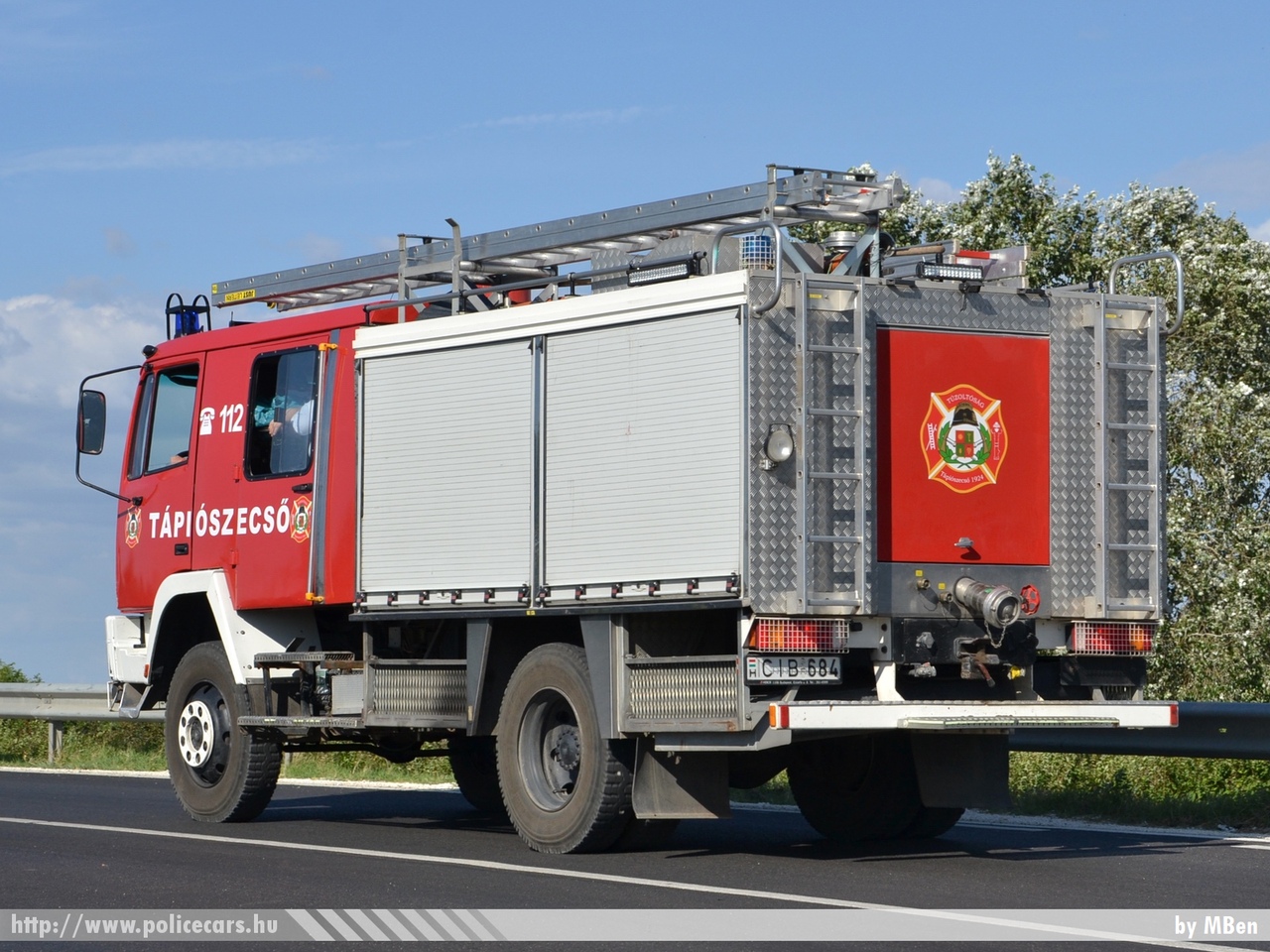 Steyr 13s23 4x4, Tápiószecsõi Önkéntes Tûzoltó Egyesület, fotó: MBen
Keywords: tûzoltó tûzoltóautó tûzoltóság magyar Magyarország ÖTE hungarian Hungary fire firetruck CIB-684