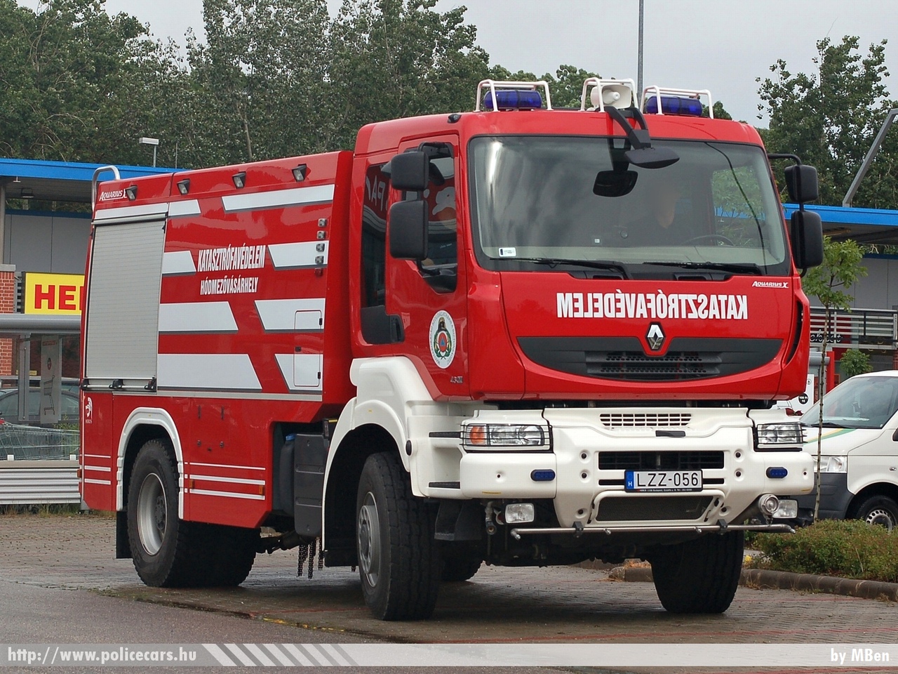 Renault Kerax Aquarius 4x4, Hódmezõvásárhelyi Hivatásos Tûzoltóparancsnokság, fotó: MBen
Keywords: tûzoltóautó tûzoltó tûzoltóság magyar Magyarország katasztrófavédelem fire firetruck Hungary hungarian LZZ-056