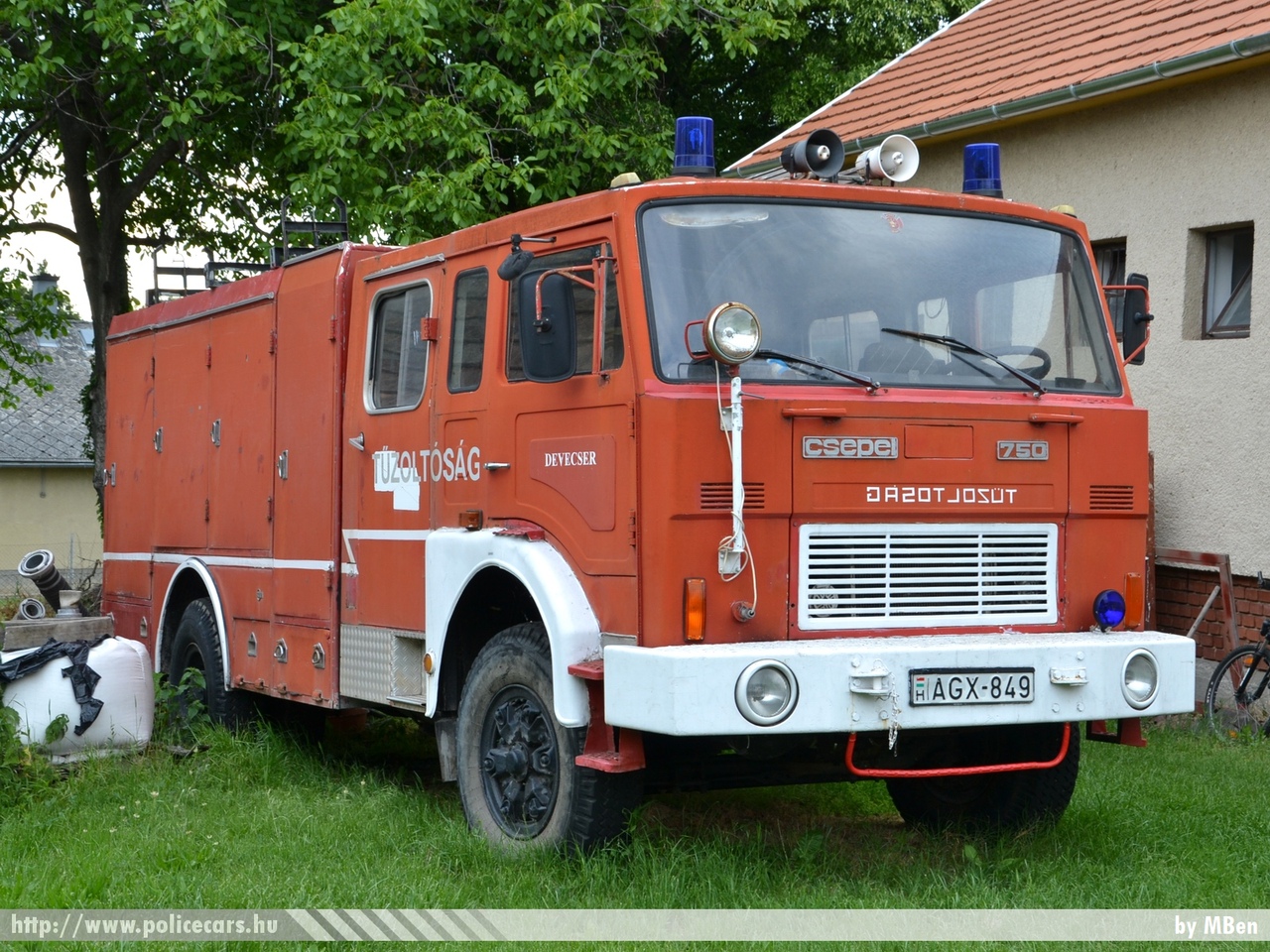 Csepel 750 Tü-1.1, Devecser Város Önkéntes Tûzoltó Egyesülete, fotó: MBen
Keywords: tûzoltó tûzoltóautó tûzoltóság magyar Magyarország ÖTE hungarian Hungary fire firetruck AGX-849