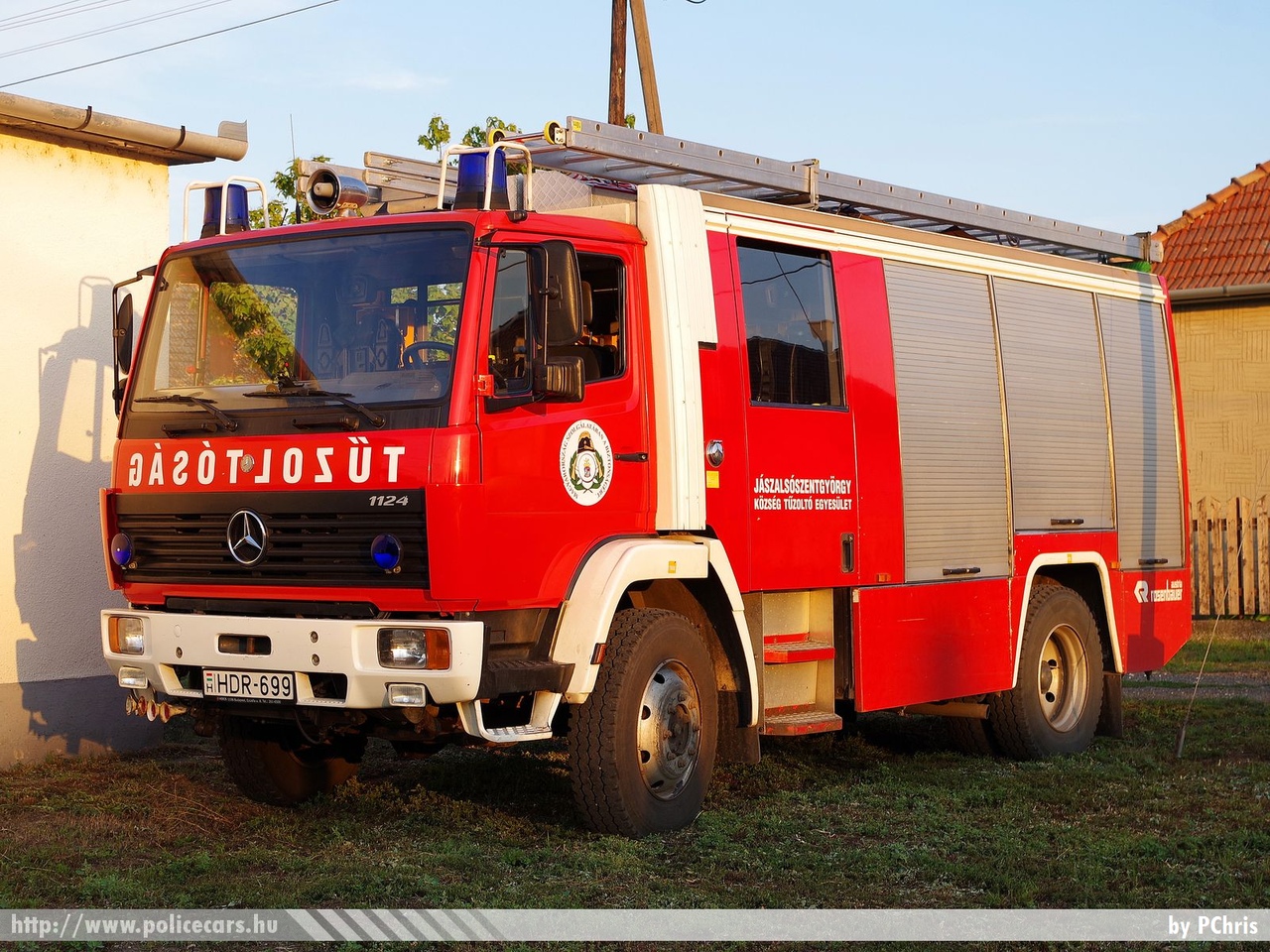 Mercedes-Benz 1124, Jászalsószentgyörgy Község Tûzoltó Egyesület, fotó: PChris
Keywords: tûzoltó tûzoltóautó tûzoltóság magyar Magyarország ÖTE hungarian Hungary fire firetruck HDR-699