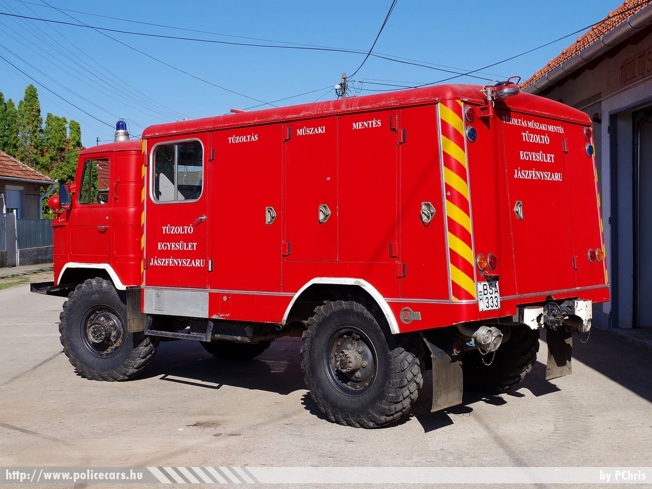 GAZ 66-72 Tü-2, Tûzoltó Egyesület Jászfényszaru, fotó: PChris
Keywords: tûzoltó tûzoltóautó tûzoltóság magyar Magyarország ÖTE hungarian Hungary fire firetruck BSA-333