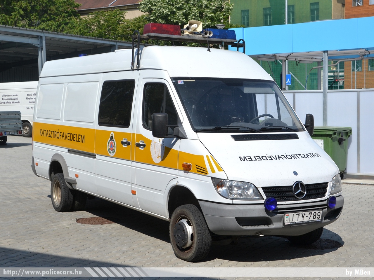 Mercedes Sprinter 412 4x4, Gyõr-Moson-Sopron Vármegyei Katasztrófavédelmi Igazgatóság, fotó: MBen
Keywords: tûzoltóautó tûzoltó tûzoltóság magyar Magyarország katasztrófavédelem fire firetruck Hungary hungarian ITY-789
