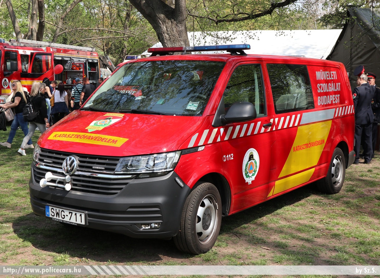Volkswagen Transporter T6, Fõvárosi Katasztrófavédelmi Igazgatóság, KMSZ (katasztrófavédelmi műveleti szolgálat), fotó: Sz.S.
Keywords: tûzoltóautó tûzoltó tûzoltóság magyar Magyarország katasztrófavédelem fire firetruck Hungary hungarian SWG-711
