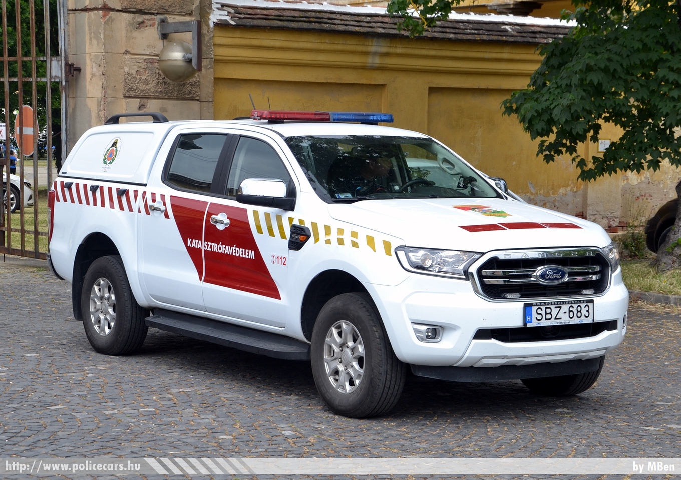 Ford Ranger, Vas Vármegyei Katasztrófavédelmi Igazgatóság, fotó: MBen
Keywords: tûzoltóautó tûzoltó tûzoltóság magyar Magyarország katasztrófavédelem fire firetruck Hungary hungarian SBZ-683