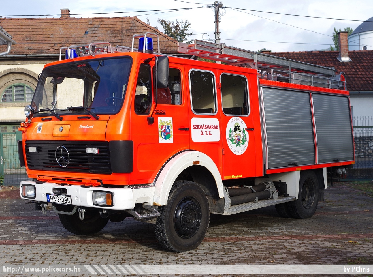Mercedes 1222, Önkéntes Tűzoltó Egyesület Szilvásvárad, fotó: PChris
Keywords: tűzoltó tűzoltóautó tűzoltóság magyar Magyarország ÖTE hungarian Hungary fire firetruck MKG-090