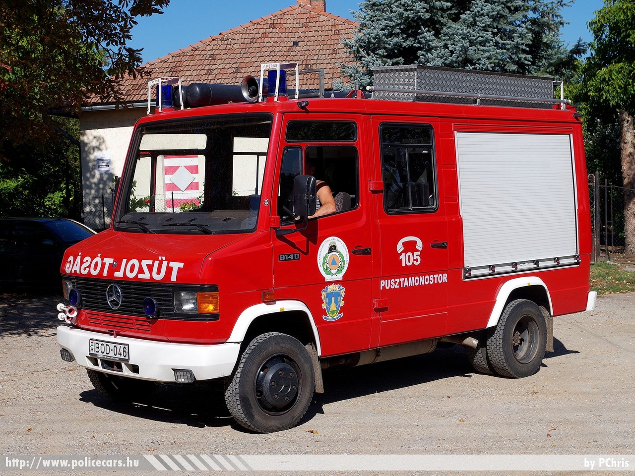 Mercedes-Benz 814D Rosenbauer, Pusztamonostori Önkéntes Tűzoltó Egyesület, fotó: PChris
Keywords: tűzoltó tűzoltóautó tűzoltóság magyar Magyarország ÖTE hungarian Hungary fire firetruck BOD-046