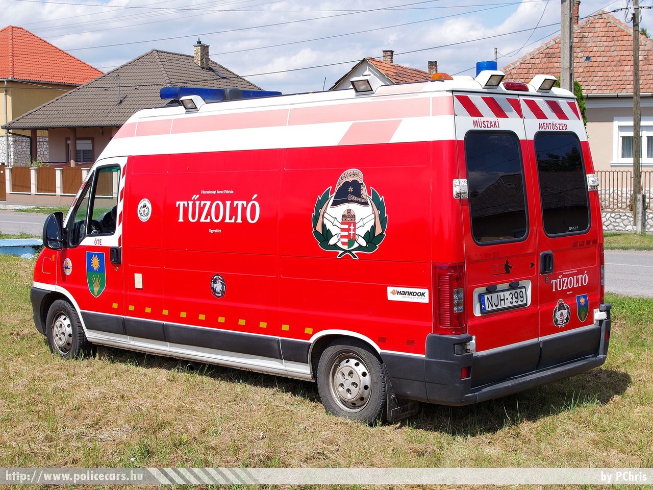 Citroën Jumper "Angyalka", Füzesabonyi Szent Flórián Önkéntes Tűzoltó Egyesület, fotó: PChris
Keywords: tűzoltó tűzoltóautó tűzoltóság magyar Magyarország ÖTE hungarian Hungary fire firetruck NJH-399