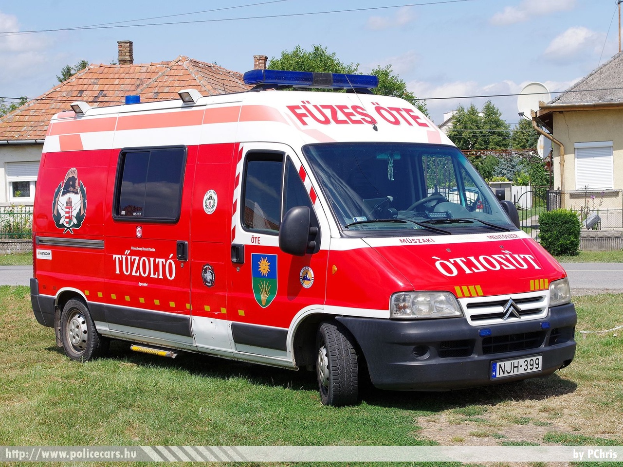 Citroën Jumper "Angyalka", Füzesabonyi Szent Flórián Önkéntes Tűzoltó Egyesület, fotó: PChris
Keywords: tűzoltó tűzoltóautó tűzoltóság magyar Magyarország ÖTE hungarian Hungary fire firetruck NJH-399