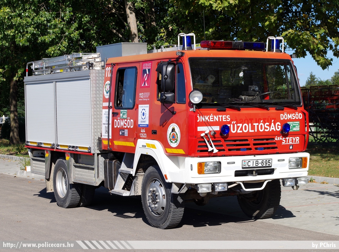 Steyr Bronto 13S23, Dömsödi Önkéntes Tűzoltó Egyesület, fotó: PChris
Keywords: tűzoltó tűzoltóautó tűzoltóság magyar Magyarország ÖTE hungarian Hungary fire firetruck CIB-695